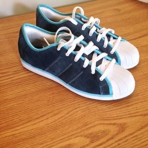 Never worn Adidas with memory foam!